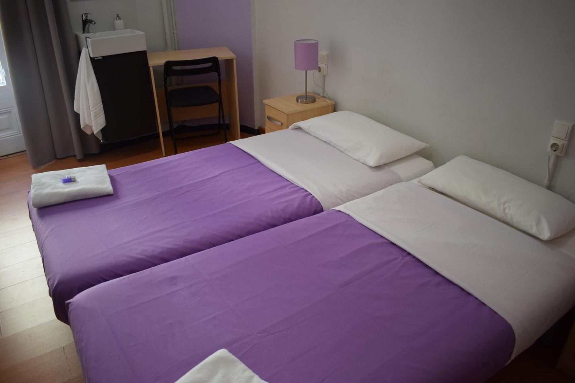 Hostal Mimi Las Ramblas — Photos 3